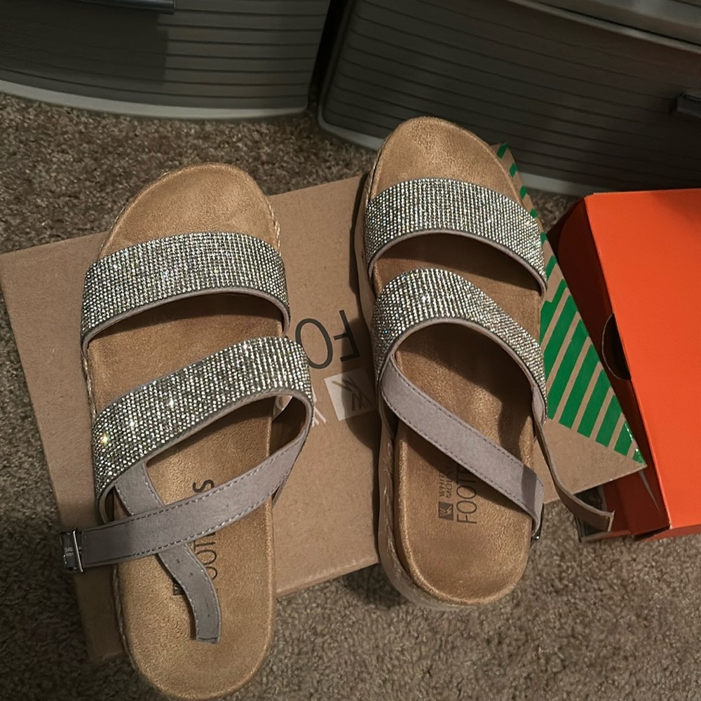 EUC White Mountain comfort Sandals
